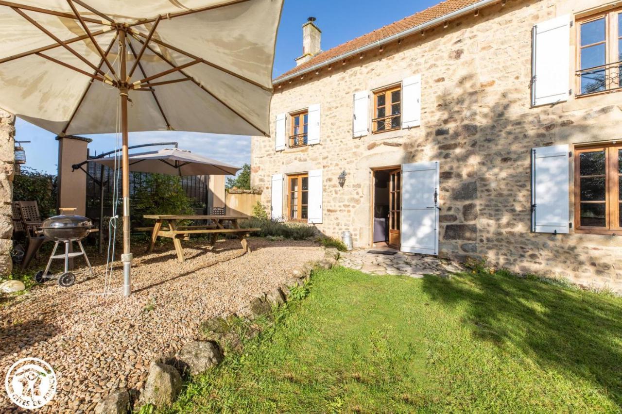 Aux 2 Puys - Gîte Le Lemptégy Saint-Priest-des-Champs Exterior foto