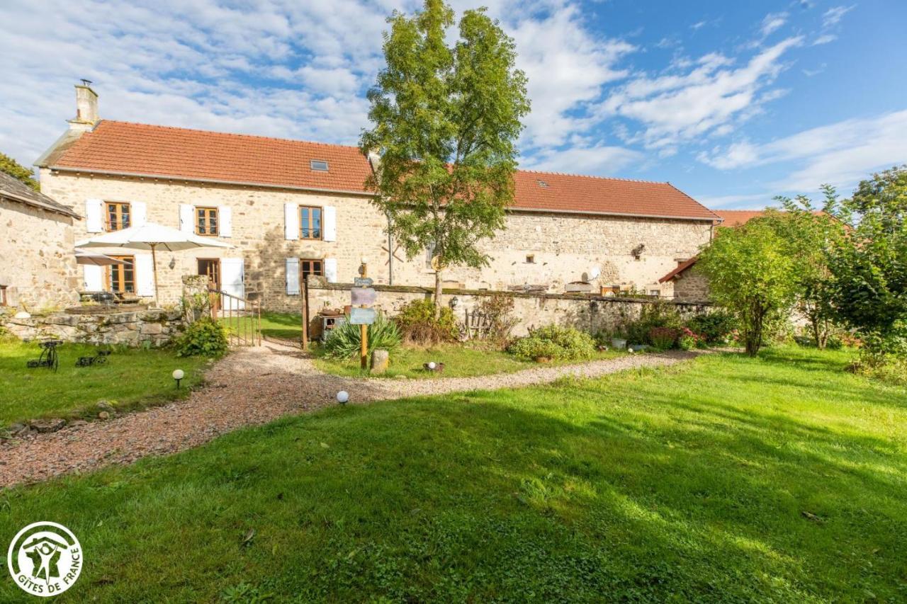 Aux 2 Puys - Gîte Le Lemptégy Saint-Priest-des-Champs Exterior foto
